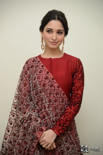 Tamannaah-at-Speedunnodu-Movie-Audio-Launch